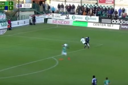 Çexiya futbolçusu rəqib komandanın qapıçısının həyatını xilas etdi