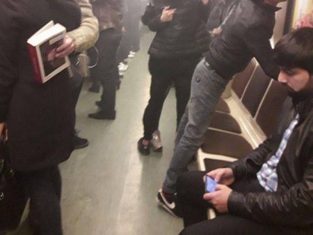Metrodakı tüstülənmədə ən çox müzakirə olunan FOTO