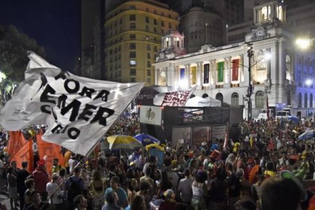 Braziliyada pensiya islahatlarına qarşı olan nümayişçilər Maliyyə Nazirliyini ələ keçirib