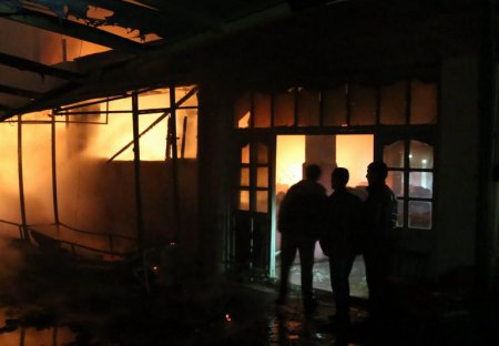 “Təzə Bazar"da yanğın söndürülüb - YENİLƏNİB