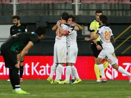 Türkiyə kubokunda ilk yarımfinalçı bəlli oldu