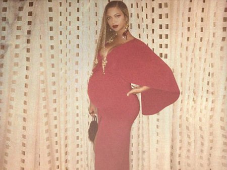 Hamilə Beyonse yeni fotolarını paylaşdı - FOTO