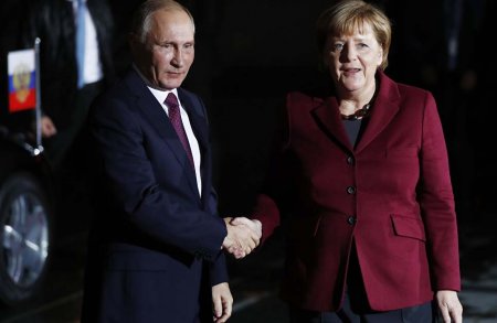 Putin və Merkel Soçidə görüşəcək