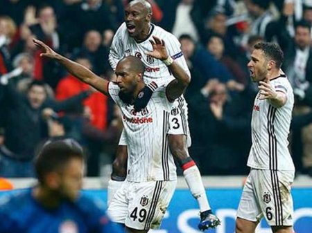 “Beşiktaş” 2 qolla zirvəyə döndü