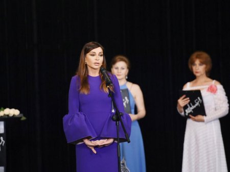 Birinci vitse-prezident Mehriban Əliyeva Xalq Yazıçısı Maqsud İbrahimbəyovun Bakıda xatirə gecəsində iştirak edib - FOTO