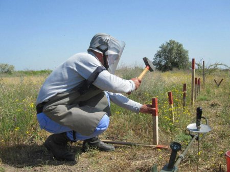 Cocuq Mərcanlıda 2 mina tapıldı - FOTO