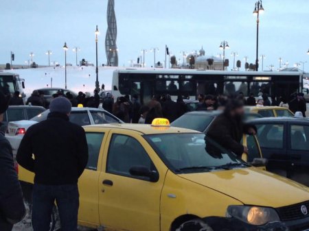 Bakıda taksi sürücüləri arasında müştəri üstündə bıçaqlanma olub