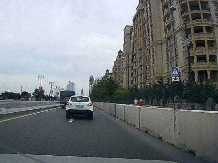Bakıda sürücüləri və piyadaları çaş-baş salan nişan qoydular - FOTO