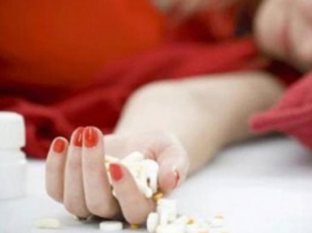 Tovuzda 18 yaşlı qız dərmandan zəhərlənib