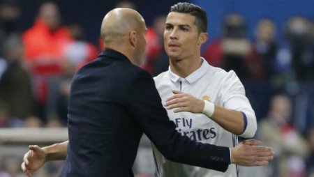 Zidan və Ramos Ronaldunu yola gətirməyə çalışıb