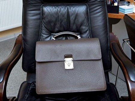 "Məmurlar, nazirlər və digər vəzifəli şəxslər..."