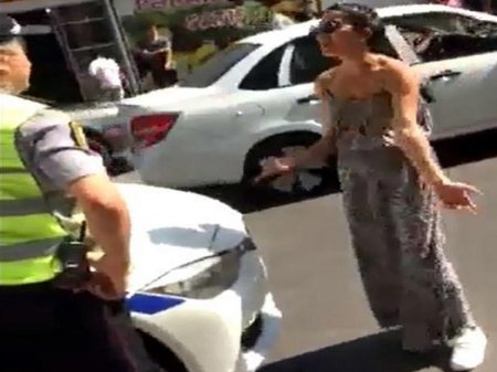 DYP ilə türk xanım sürücü arasında qalmaqal: "Mənim meyitimi götürərsiniz" - VİDEO