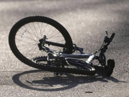 Xudatda velosipedçi maşının altında qaldı