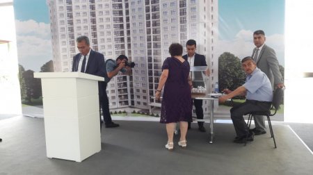 Jurnalistlər üçün tikilmiş ikinci binada mənzillərin paylanması mərasimi keçirilib