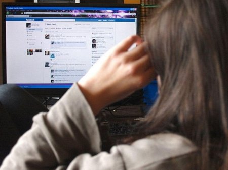 Facebook istifadəçilərinin sayı 2 milyardı ötüb