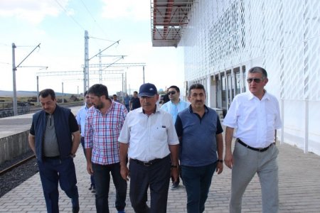 Azərbaycan səfiri BTQ dəmir yolu xəttinin Gürcüstan hissəsində aparılan işlərlə tanış olub