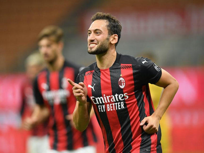 "Milan" Çalhanoğlu ilə müqavilə imzalayır