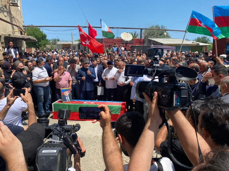 ŞƏHİD JURNALİSTLƏ VİDA MƏRASİMİ