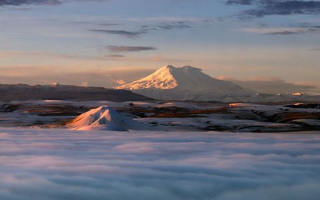 Bir qrup turist Elbrus dağında qalıb