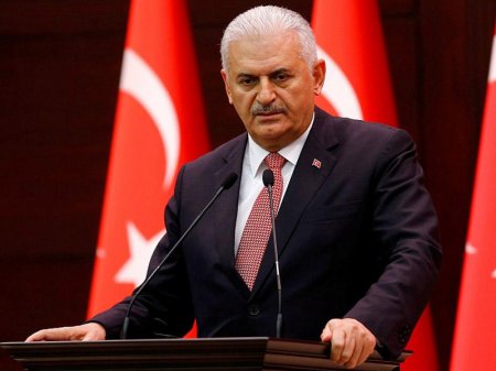 Binəli Yıldırım Niderlandın bayrağının endirilməsini təxribat adlandırdı